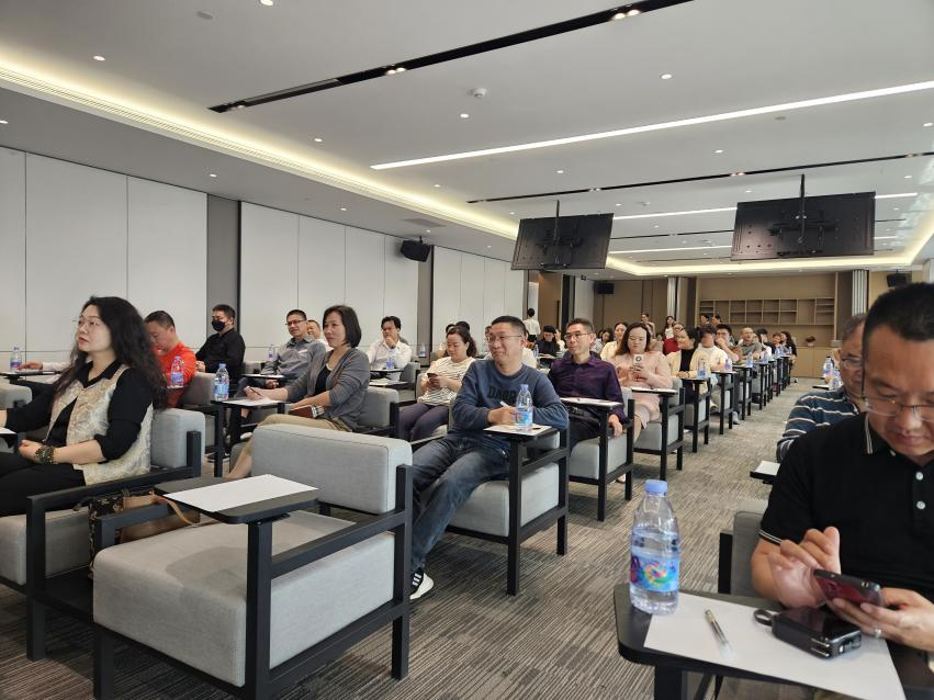 關(guān)于參加"DeepSeek+新質(zhì)生產(chǎn)力"AI實(shí)戰(zhàn)培訓(xùn)的簡報(bào)